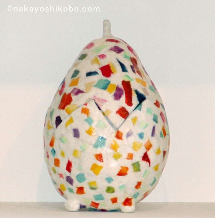 【a paper egg】　「張り子の卵」 by M.Hana